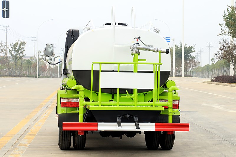 國(guó)六東風(fēng)小福瑞卡5噸灑水車(chē)