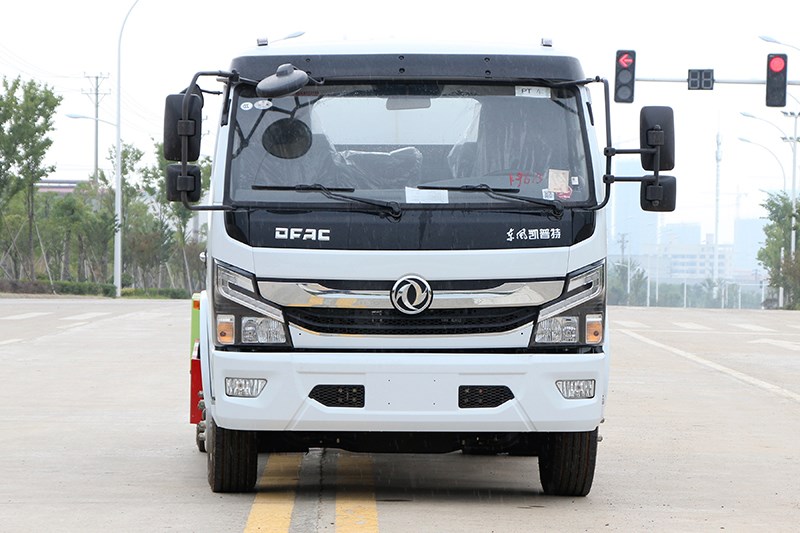 國六大多利卡9.2噸灑水車