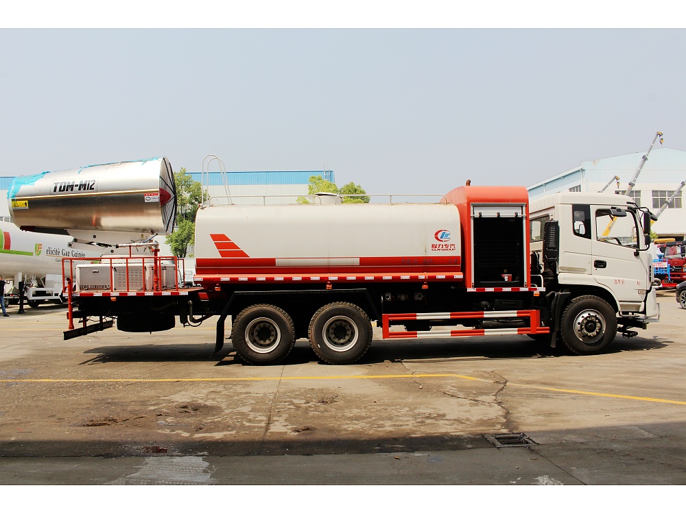 國六東風隨專后雙橋16立方霧炮車/50-120米霧炮