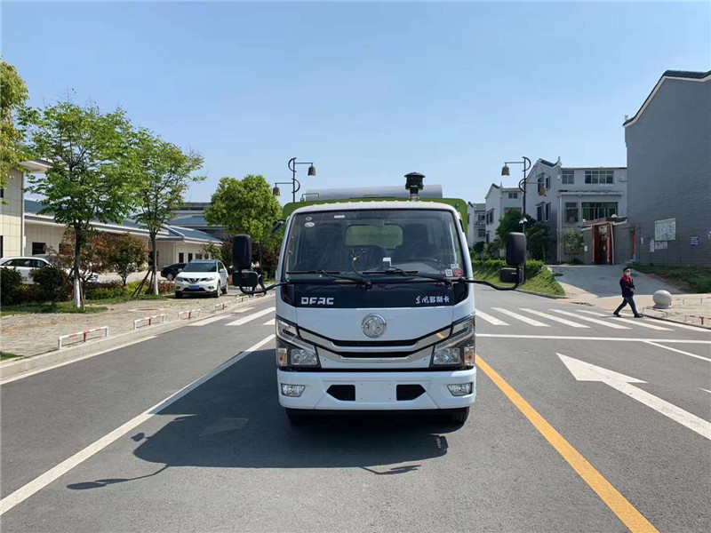 國(guó)六東風(fēng)多利卡吸塵車