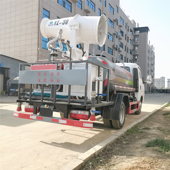 國(guó)六東風(fēng)途逸3噸灑水車(chē)