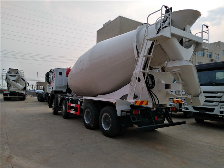 輕量化紅巖12方攪拌車