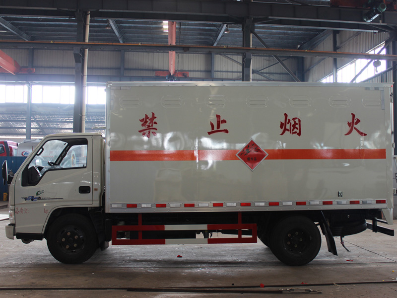 江鈴黃牌爆破器材車(chē)