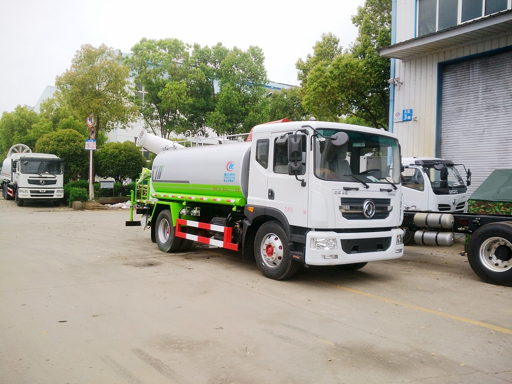 國六東風(fēng)多利卡D9 14方灑水霧炮車