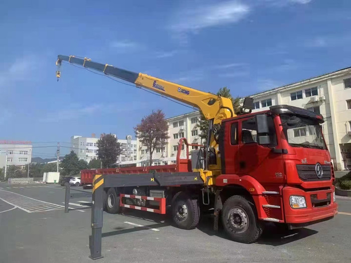 國(guó)六陜汽德龍M3000徐工20噸隨車(chē)吊_隨車(chē)吊廠家